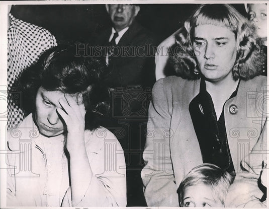 1954 Press Photo Mrs. Betty Dee at hearing Baby sale Anna Chavous - nea74053 - Historic Images
