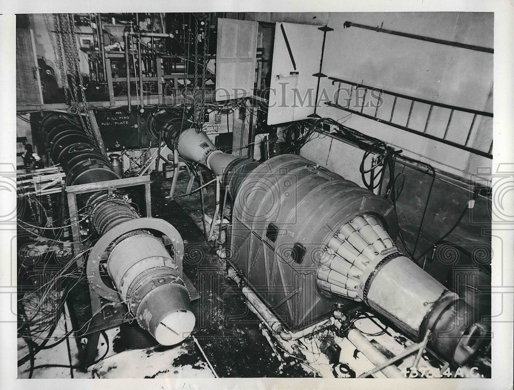 1950 Press Photo Inside of the Test Hangar for jet engines atop Mount Wash., N.H - Historic Images