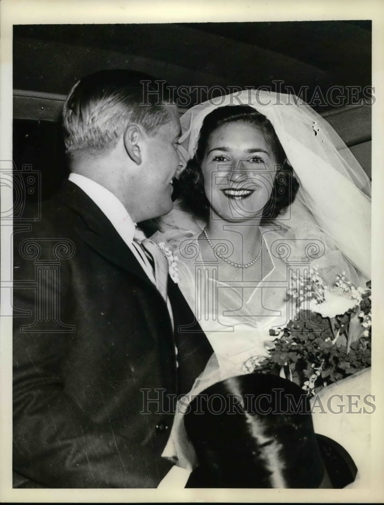1938 Press Photo Mr and Mrs Ewing Hawkins after their wedding - nea74145-Historic Images