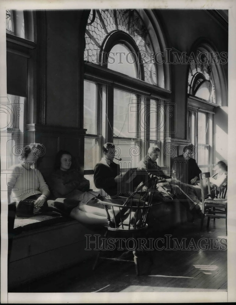 1940 Press Photo Students resting while at school - nea74163 - Historic Images