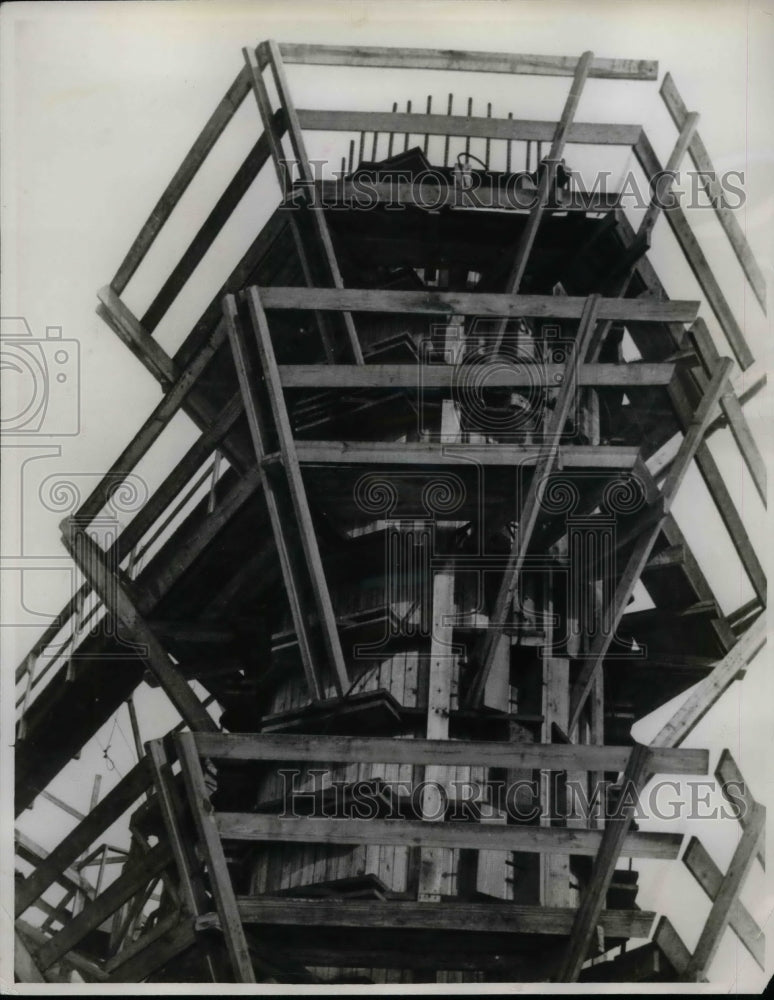 1948 Press Photo Closeup of "Built-in" scaffolding - Historic Images