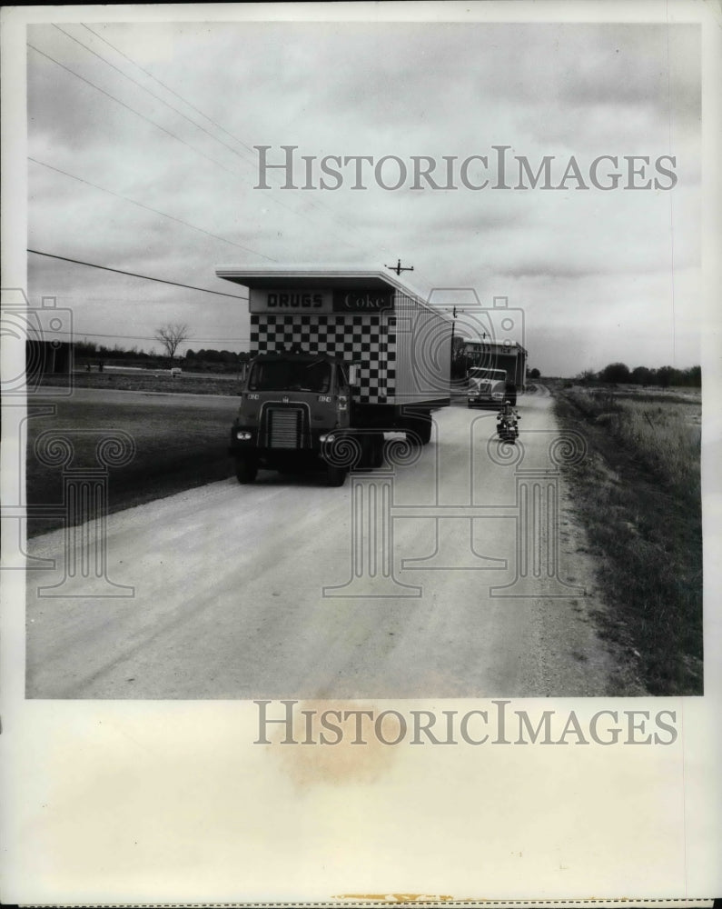 1969 Press Photo Mobile convenience store on the road - nea74174-Historic Images