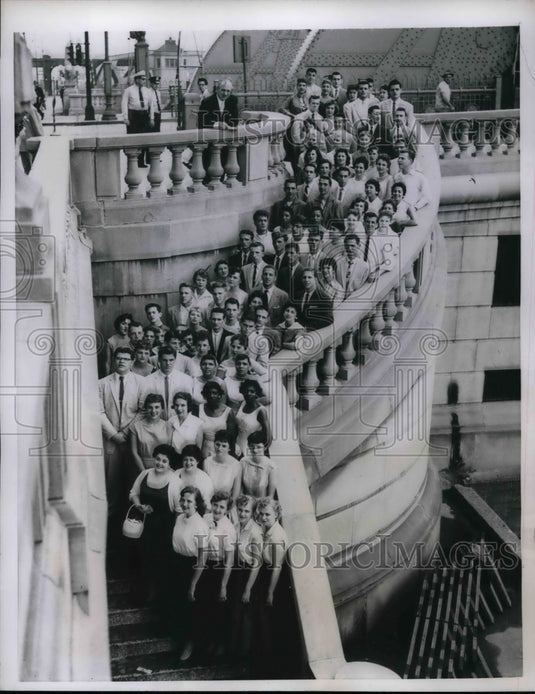 1957 Press Photo 43 sets of twins all graduating from Chicago's Public High - Historic Images