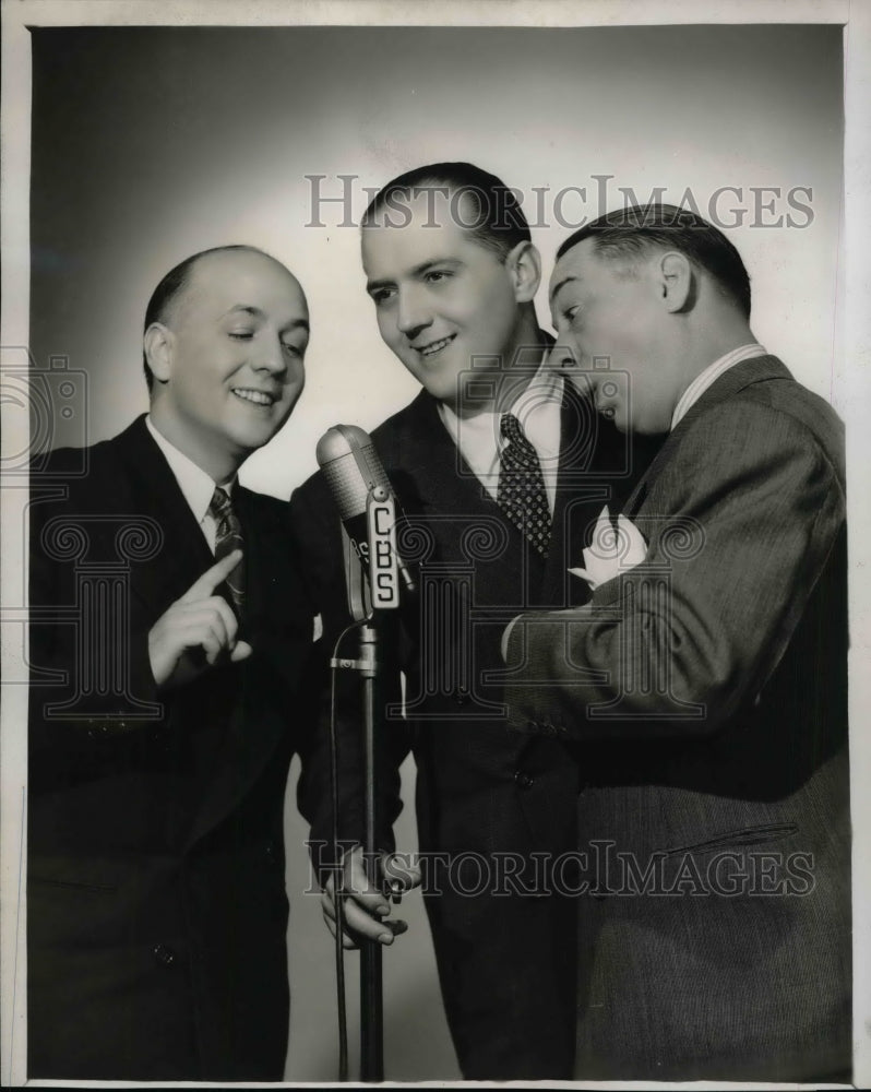 1944 Press Photo Jack, Carl and Dan on radio show &quot;Sing Along&quot; - nea74223 - Historic Images