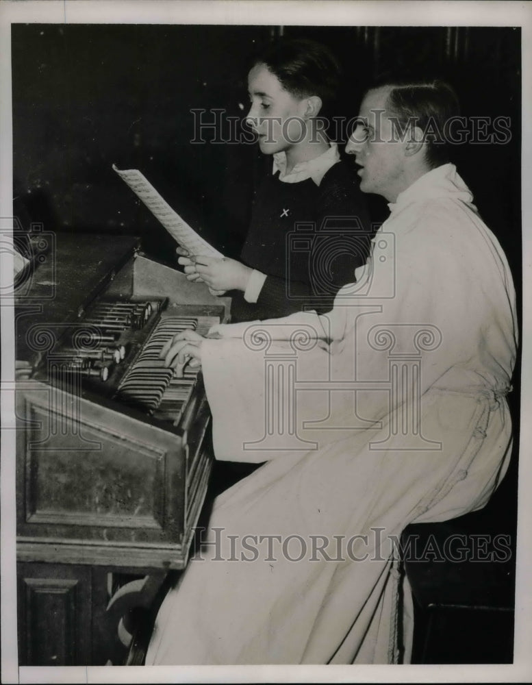 1938 Young singer practicing with his pupil  - Historic Images