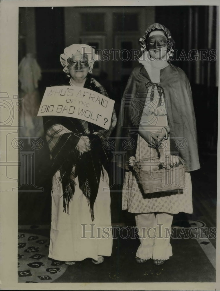 1934 Mrs. Harry B. Emery &amp; daughter Louise at Pinehurst Masquerade - Historic Images