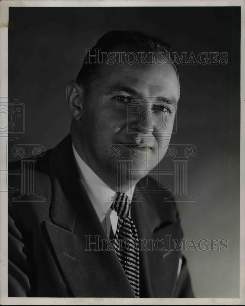 1950 Press Photo Robert E. Allen, VP of Fuller &amp; Smith &amp; Ross Inc. - nea74270-Historic Images