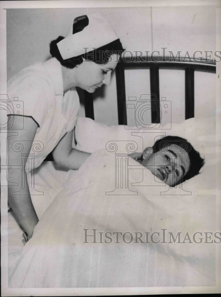 1937 Gordon Atwater in LA, Calif hospital after explosion took hand - Historic Images