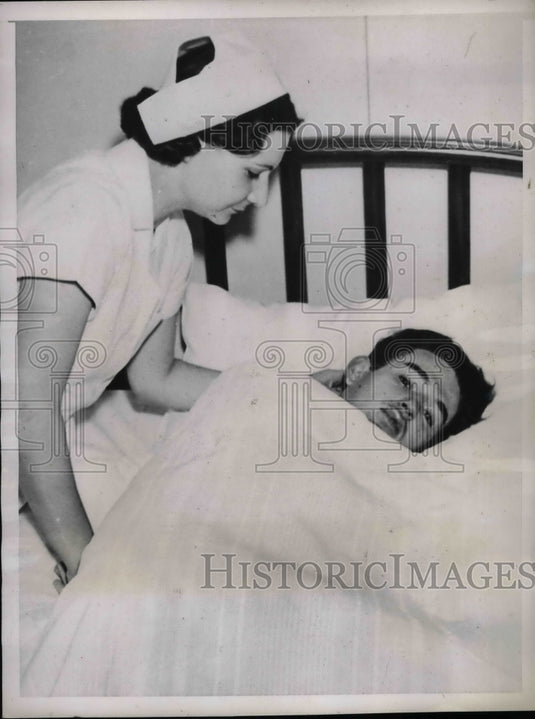 1937 Gordon Atwater in LA, Calif hospital after explosion took hand - Historic Images