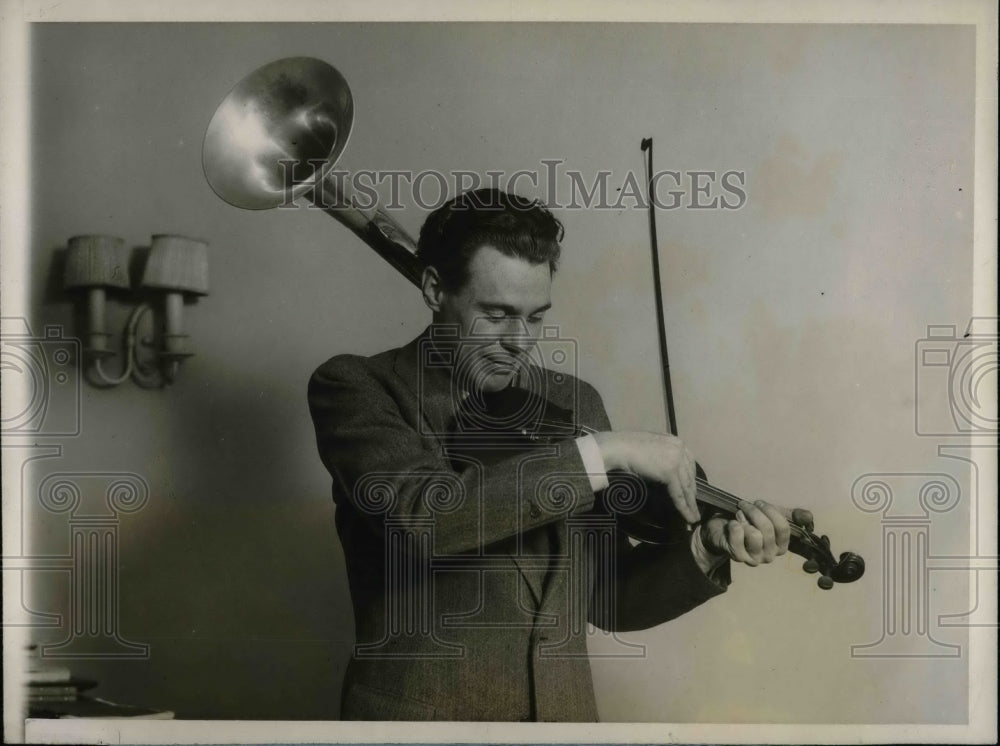 1928 Everett Marsha ii, baritone singer &amp; violinist  - Historic Images