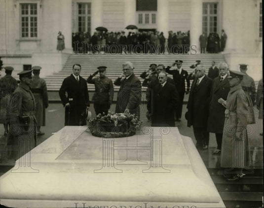 1925 Cuban Pres. elect Gerardo Machado at Tomb of Unknow Soldier - Historic Images