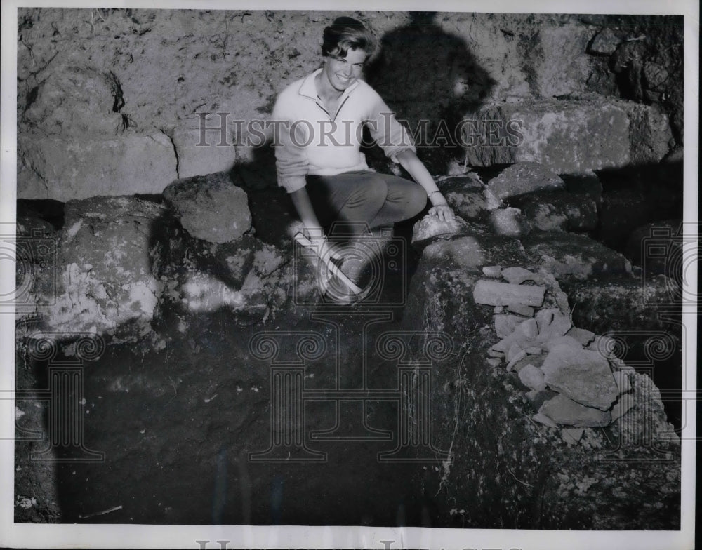 1961 Press Photo Princess Margaretha at San Giovenale excavation site - Historic Images