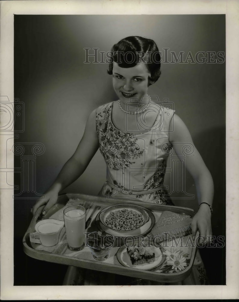 1955 Press Photo Teenage Model Gaynor Maddox Holding Tray of Food - nea74650 - Historic Images