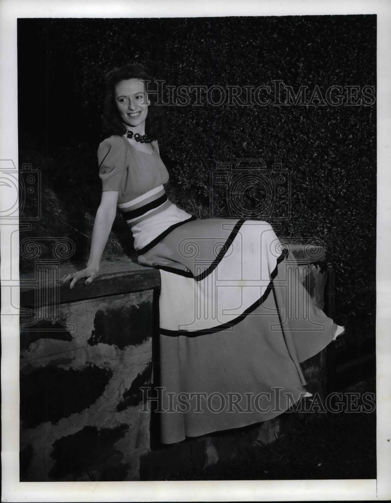 1941 Florence Querica in a pretty dress  - Historic Images