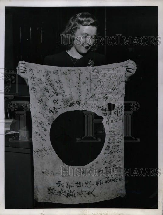 1943 Sperry Gyroscope Company War Worker Edith Brechter  - Historic Images