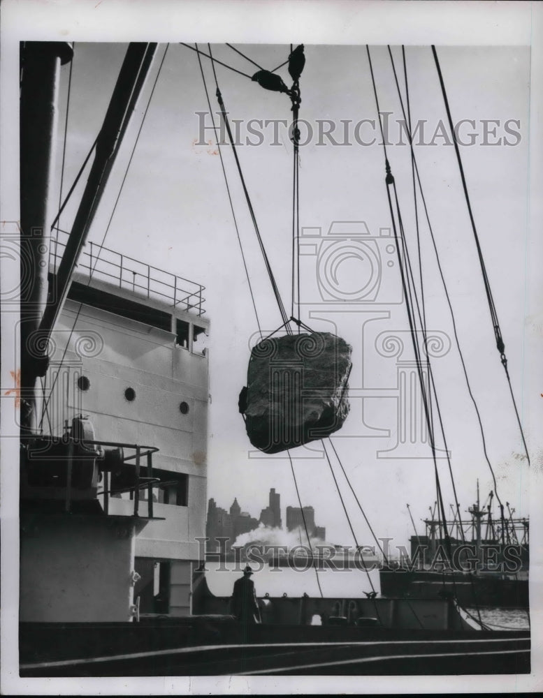 1954 Jersey City New Jersey rocks arrive from Holy land  - Historic Images