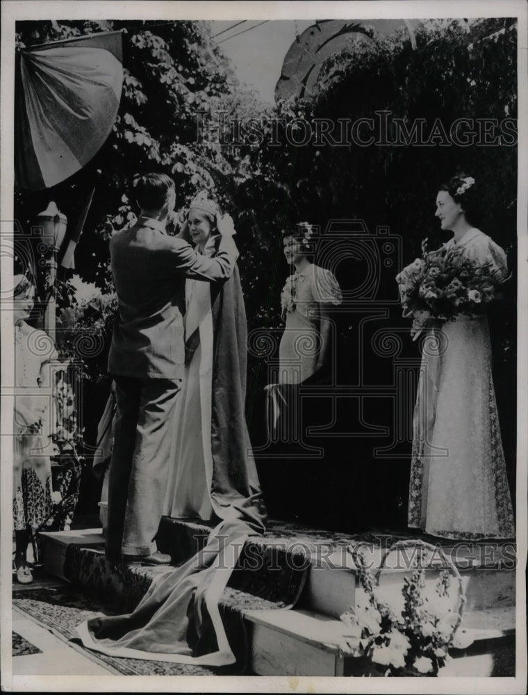 1937 Washington Gov. Clarence Martin crowns Miss June Miller, Queen - Historic Images