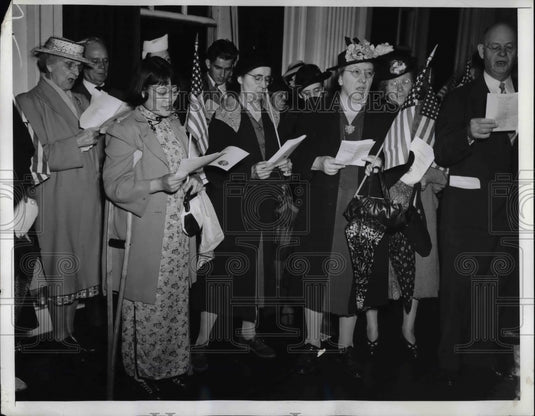 1941 Press Photo Americans Singing "America" at Independence Day Celebration-Historic Images
