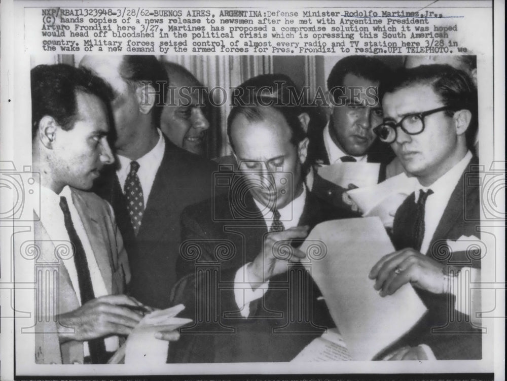 1962 Press Photo Defense Minister Rodolfo Martinez Jr News Release Buenos Aires - Historic Images