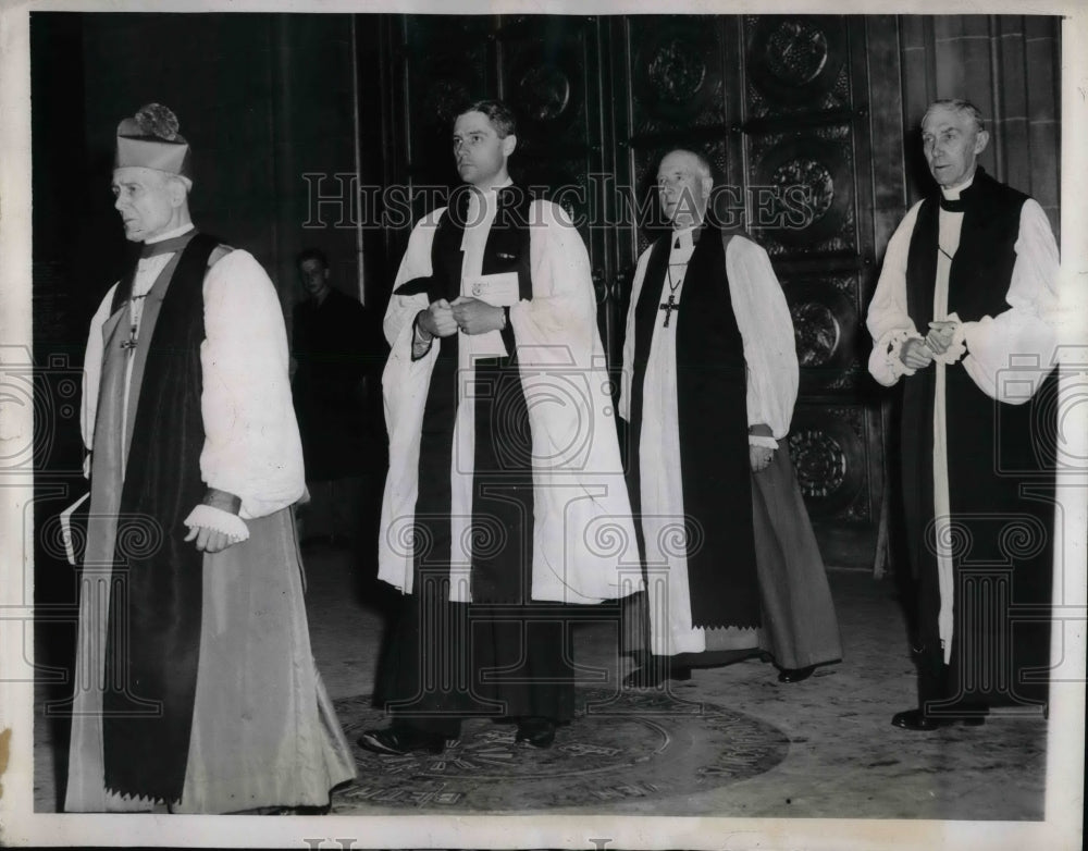 1944 Press Photo English Archbishop at Cathedral of St John - nea74835 - Historic Images