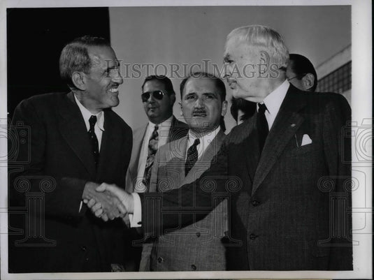 1944 Press Photo Dr Ramon San Martin Secretary State Cordell Hull Washington - Historic Images