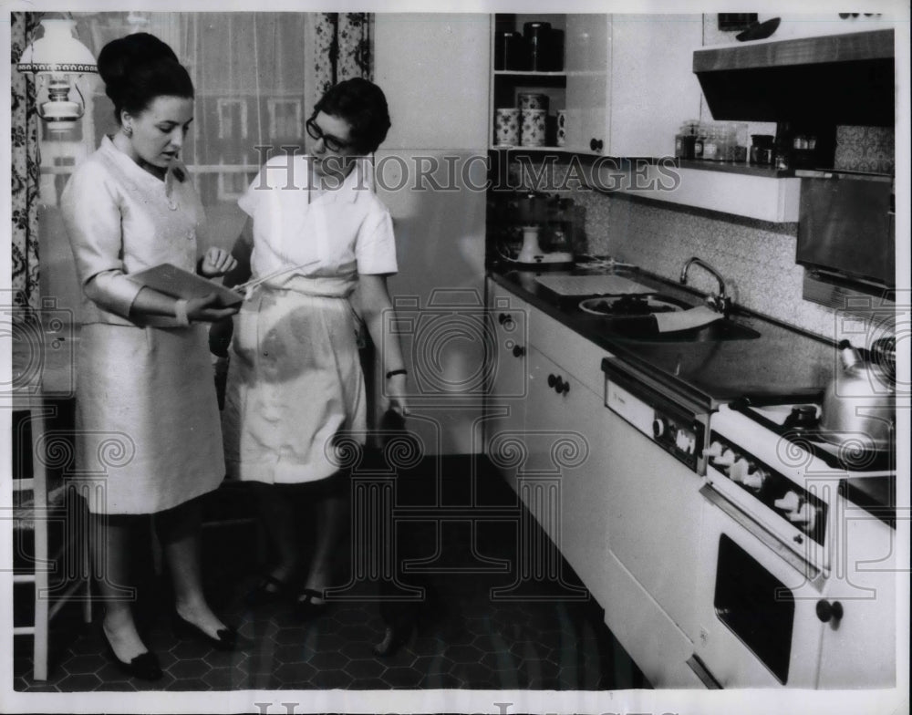 1967 Press Photo Princess Margriet, Netherlands, Harmkw Witteveen, Cook - Historic Images