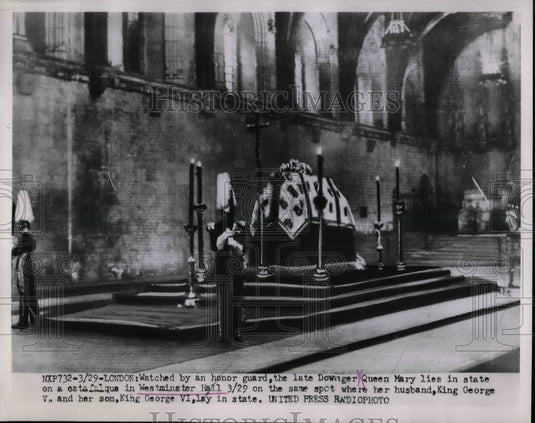 1953 Dowager Queen Mary lies in state in Wesminster Hall, London - Historic Images