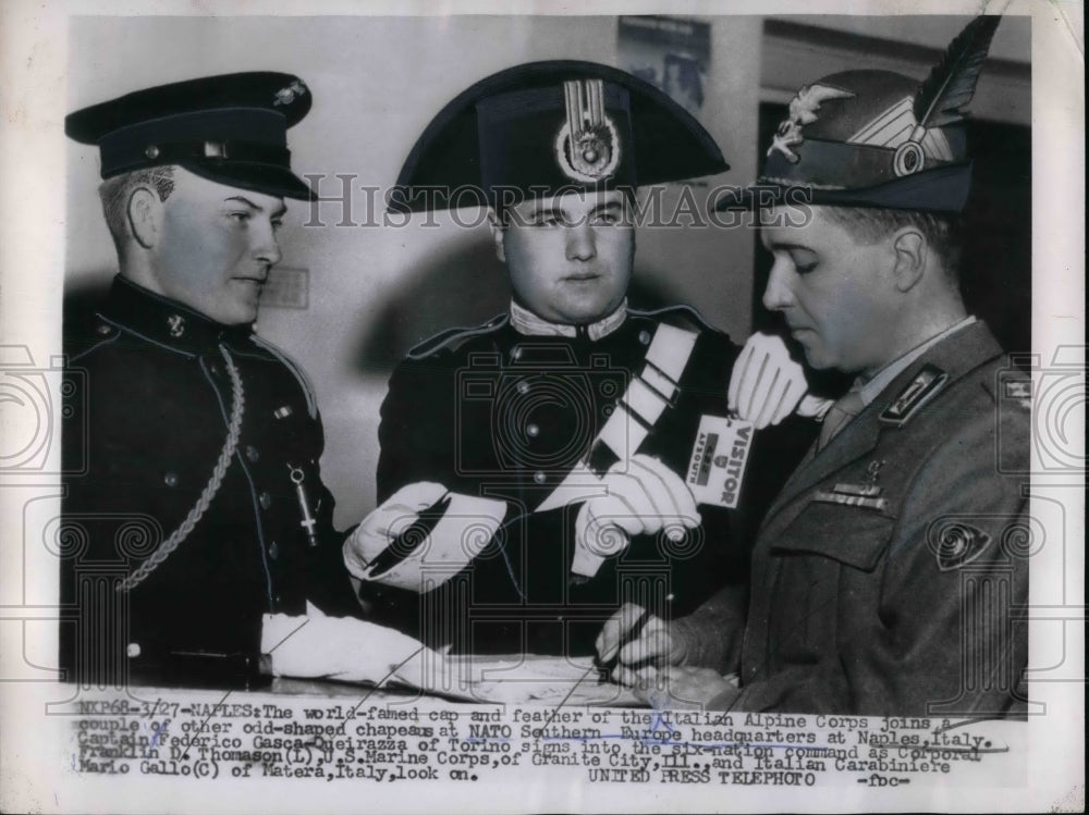 1956 Press Photo Italian Alpine Corps. and U.S. Marine Corps. at Naples Italy. - Historic Images