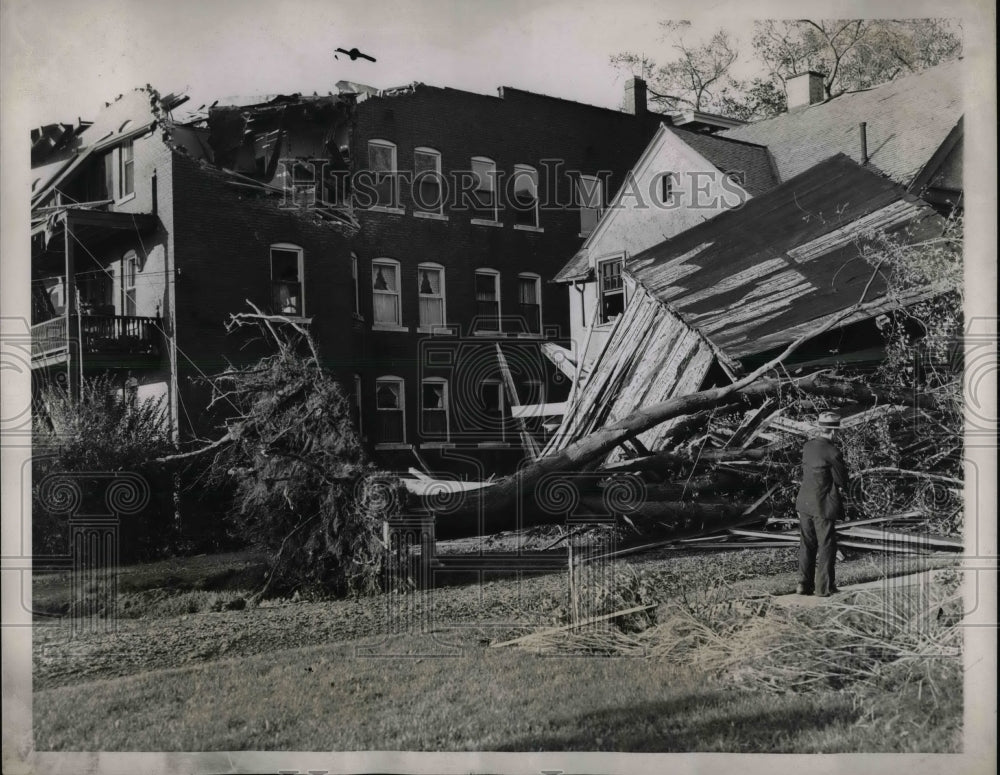 1938 Press Photo Shattered upper floors an apartment house after hurricane - Historic Images