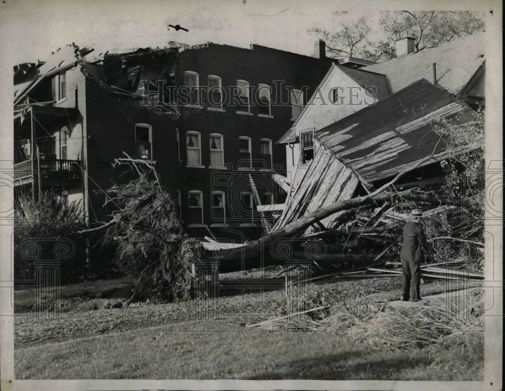 1938 Press Photo Shattered upper floors of an apartment house after hurricane-Historic Images
