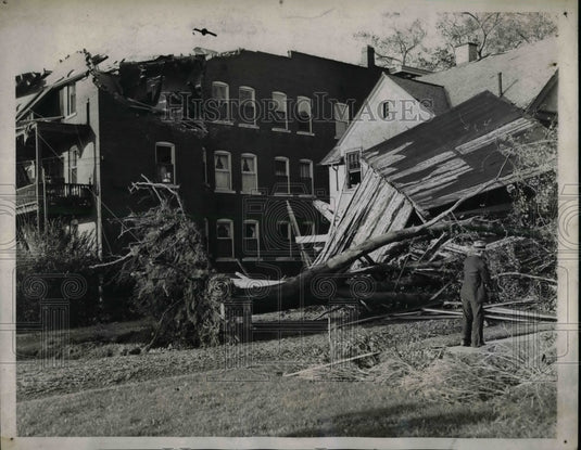 1938 Press Photo Shattered upper floors of an apartment house after hurricane-Historic Images