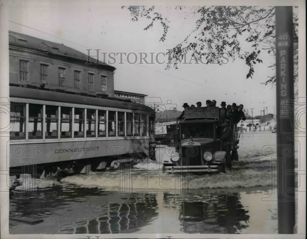 1938 Press Photo Trucks bringing factory workers to work during flood-Historic Images