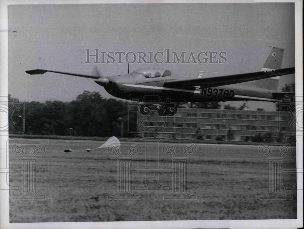 1967 Press Photo Jim Bebe in his around the world plane flight - nea75030 - Historic Images