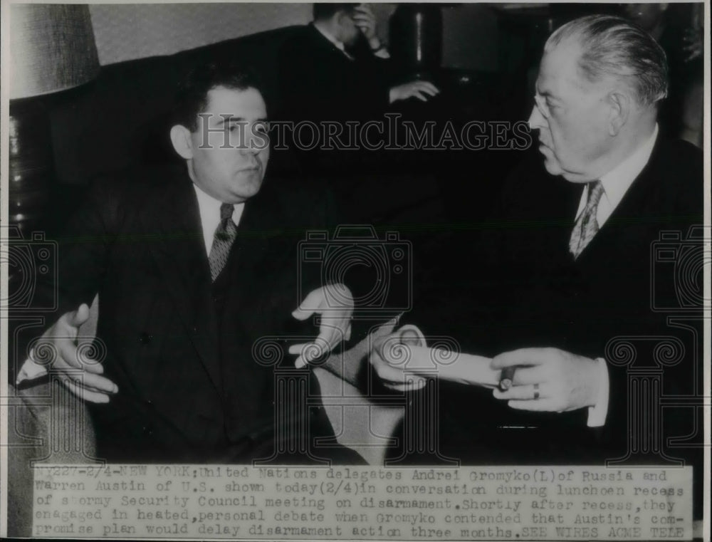 1947 Press Photo United Nations delegates Andrei Gromyko of Russia and Warren - Historic Images