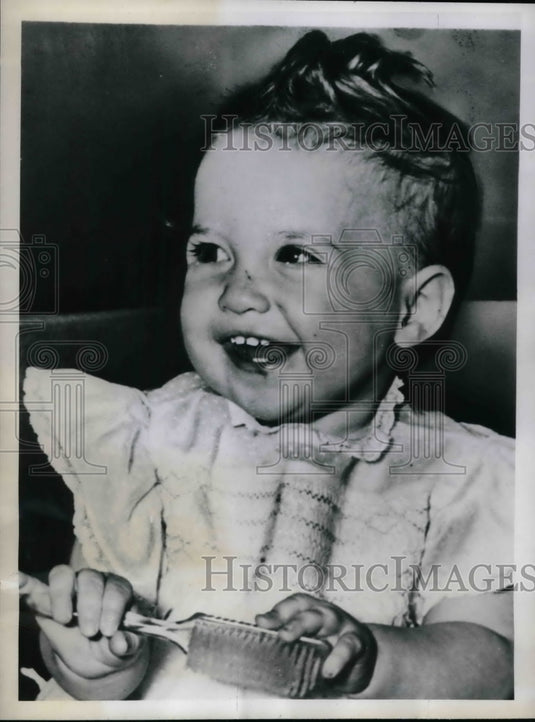 1949 Press Photo Sandra Eileen Kaplan Turns 1 - nea75113 - Historic Images