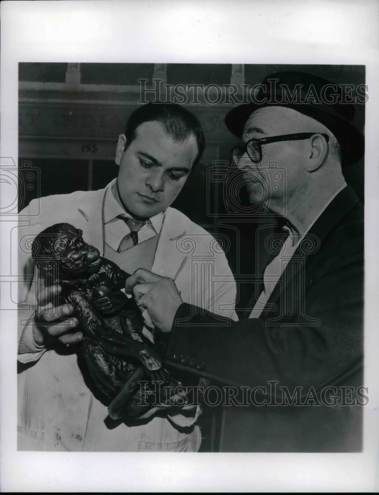1963 George Knapp with Victorian Monkey antique dealer  - Historic Images