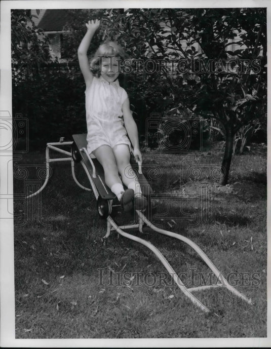 1959 Press Photo Shooting the Shoots, Pam McDonald - Historic Images