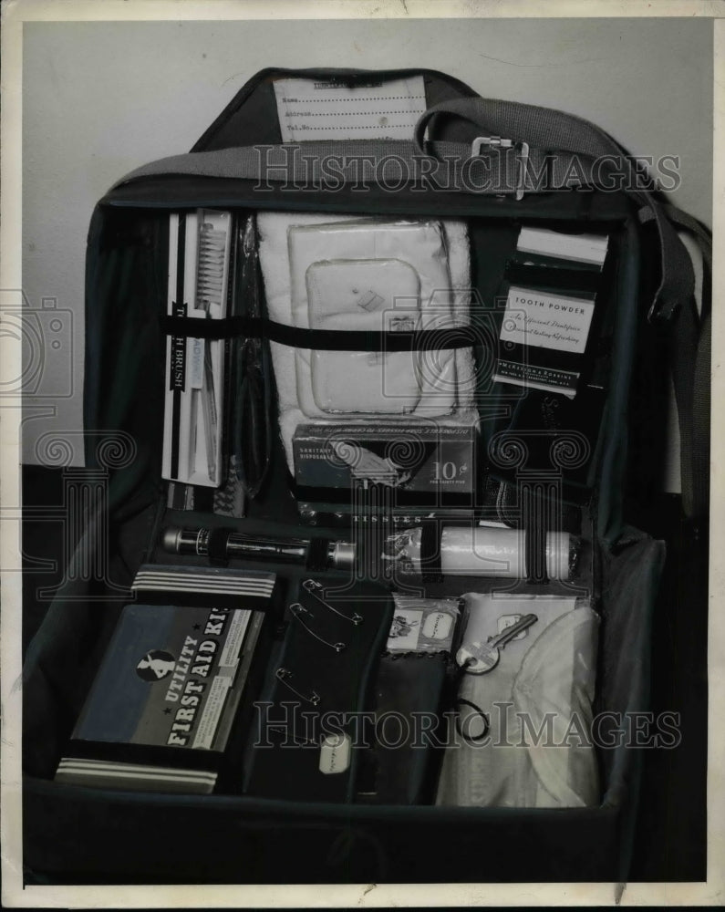 19420 Press Photo Homemade Air-raid kit - nea75167 - Historic Images