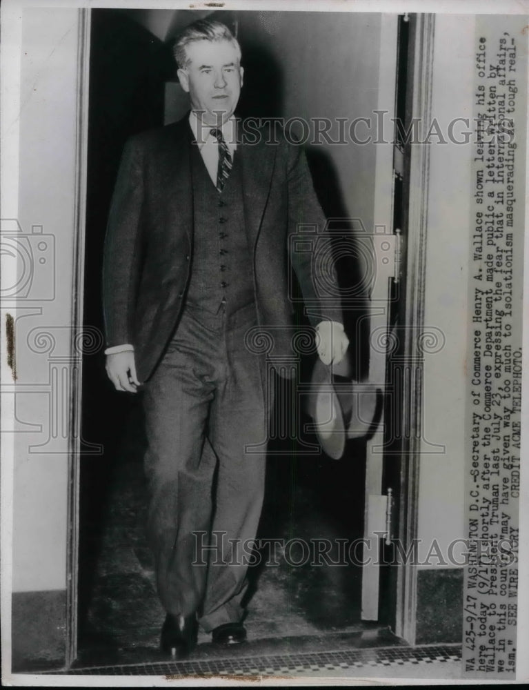 1946 Press Photo Sec. of Commerce Henry Wallace leave at office in Washington. - Historic Images