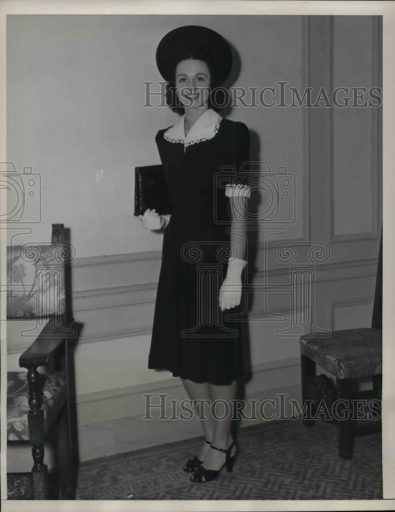 1940 :Miss Fashion Futures&quot; Marjorie Kingley in San Francisco - Historic Images