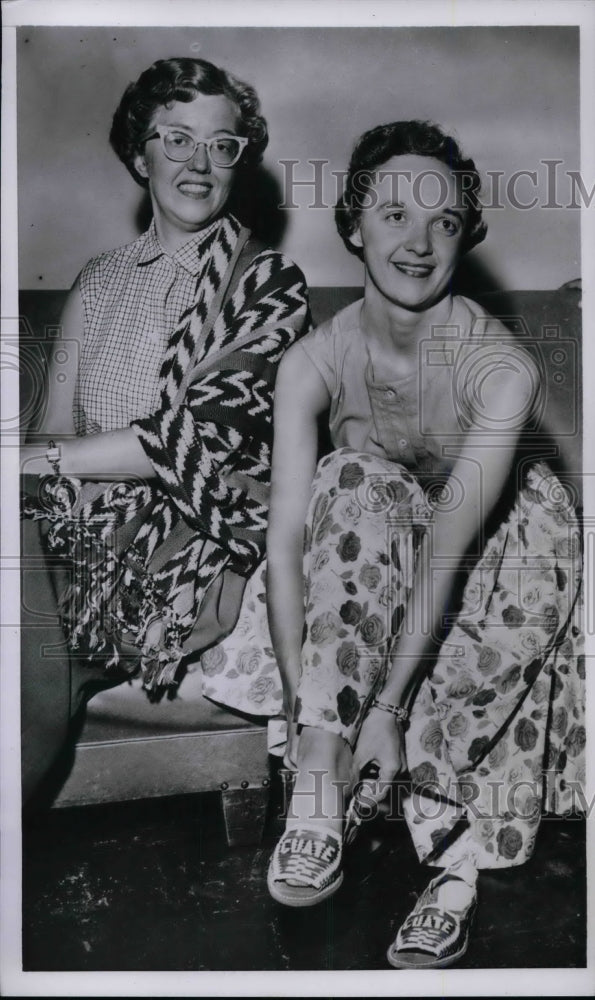 1954 Barbara Hovey & Mary Ellen Severson in Guatemala  - Historic Images
