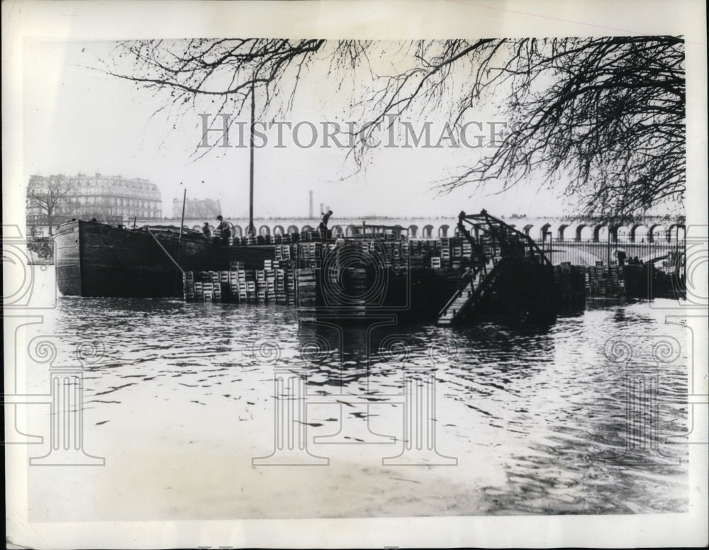 1935 Press Photo Famous River Seine Rises Bercy France - nea75333 - Historic Images