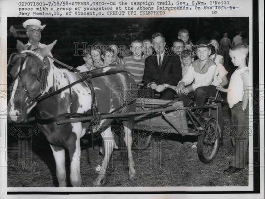 1958 Press Photo On the campaign trail, Gov. C. Wm. O'Neill poses with a group - Historic Images