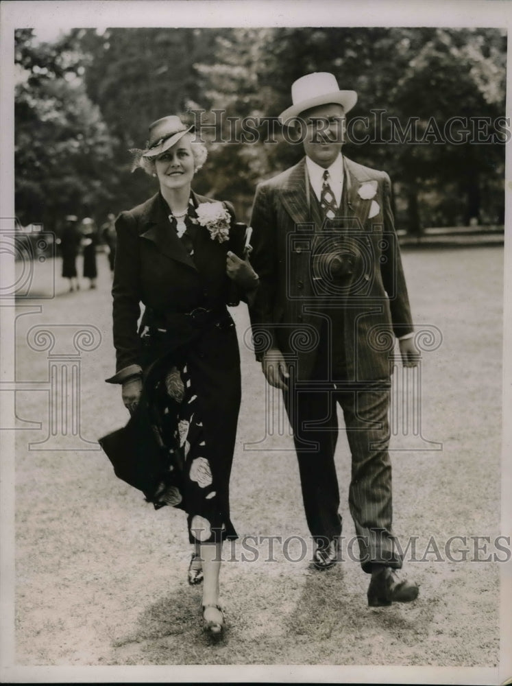 1936 Press Photo Mr &amp; Mrs Frederick G. Clark at Belmont track in NY - Historic Images