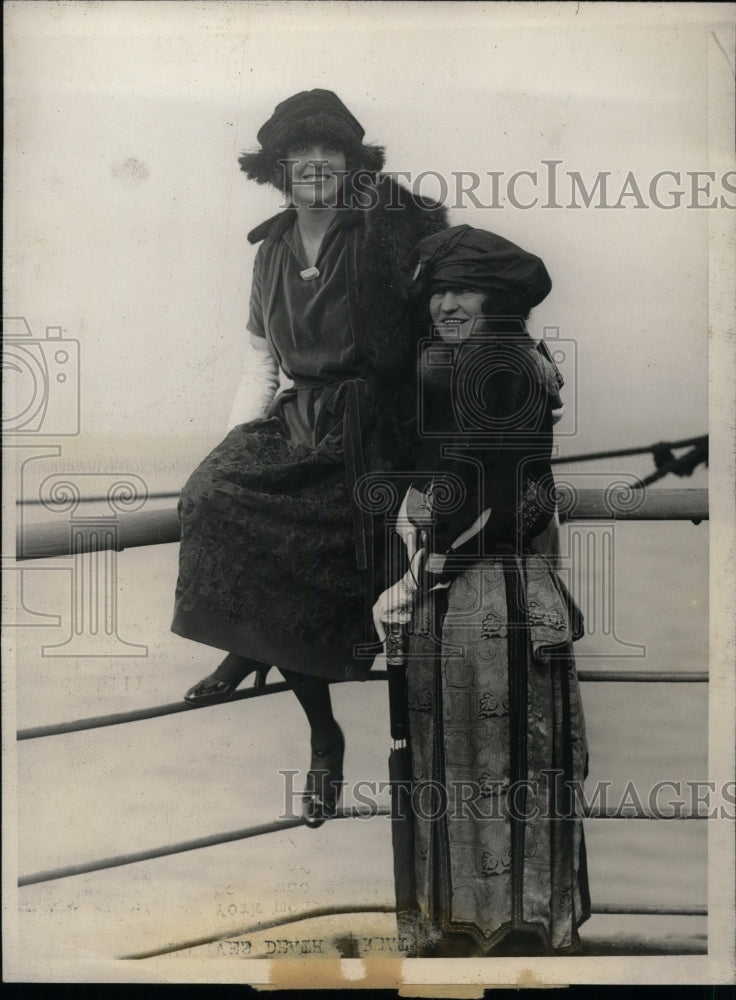 Edith Bobe May Evelyn Jewelry On Ship Sing Sing  - Historic Images