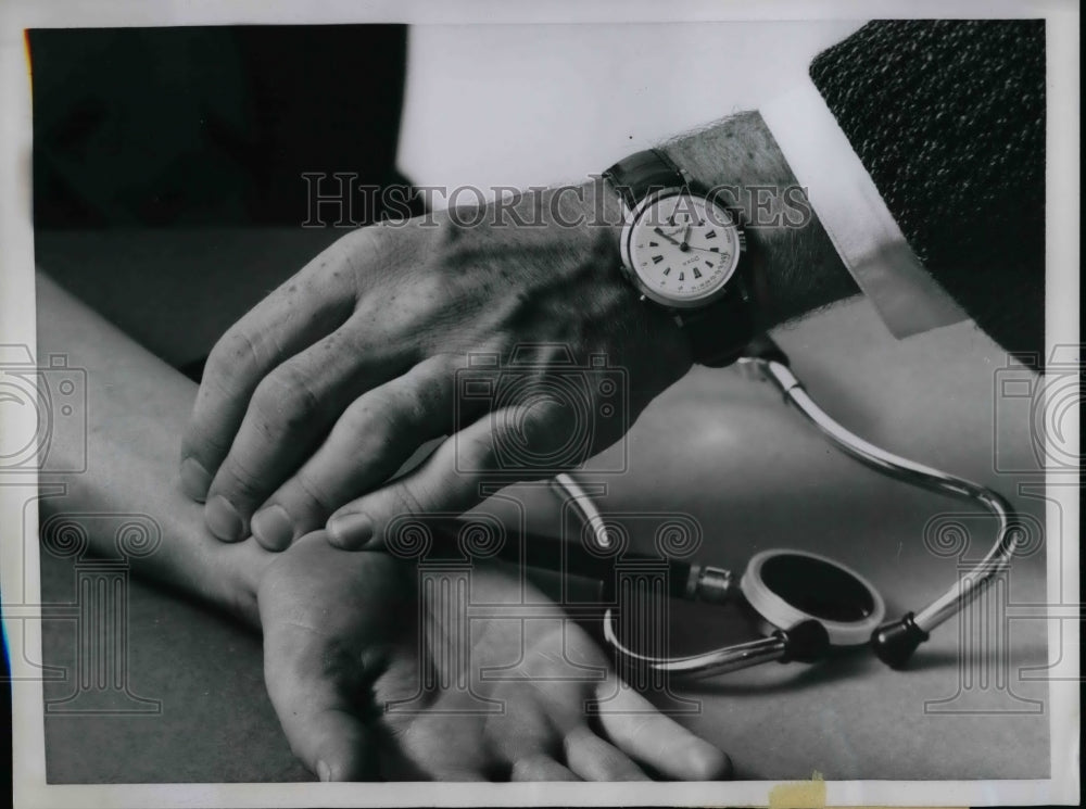 1959 Press Photo Wristwatch Pulse Timepiece Swiss Heart Monitor - nea75648 - Historic Images