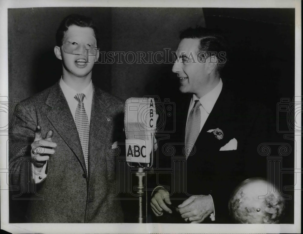 Press Photo Sean Downey, Ted Mack, on ABC&#39;s &quot;Original Amateur Hour&quot; - Historic Images