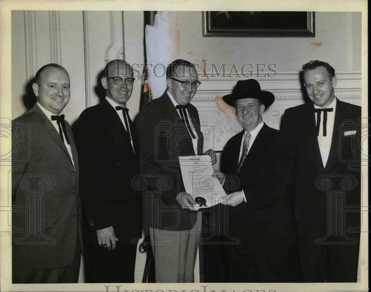 1958 Gov C William O'Neill Signs Annexation Of Cincinnati - Historic Images