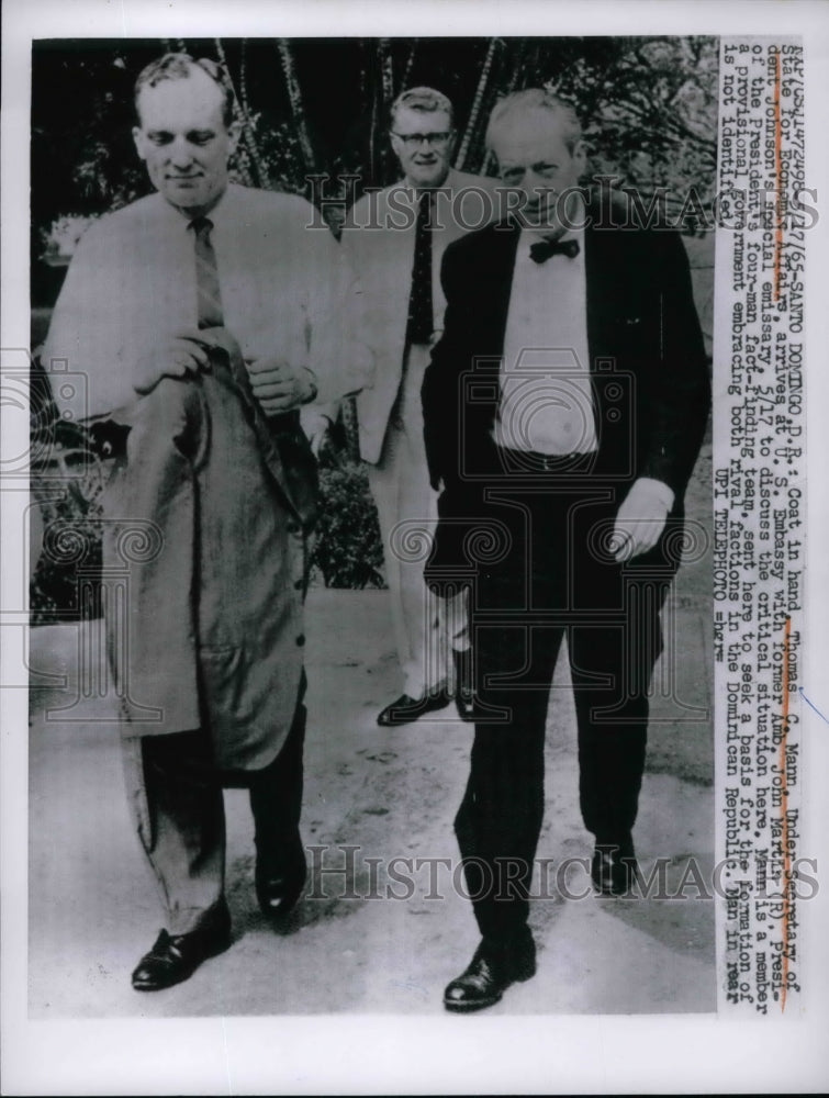 1965 LBJ officials Thomas Mann and John Martin in Santo Domingo - Historic Images
