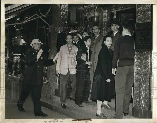 1942 Police Rounds Up People Outside City Hall Government - Historic Images
